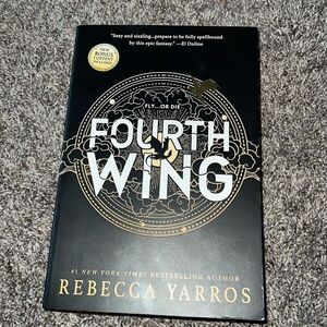 Rebecca Yarros The Fourth Wing fantasy book